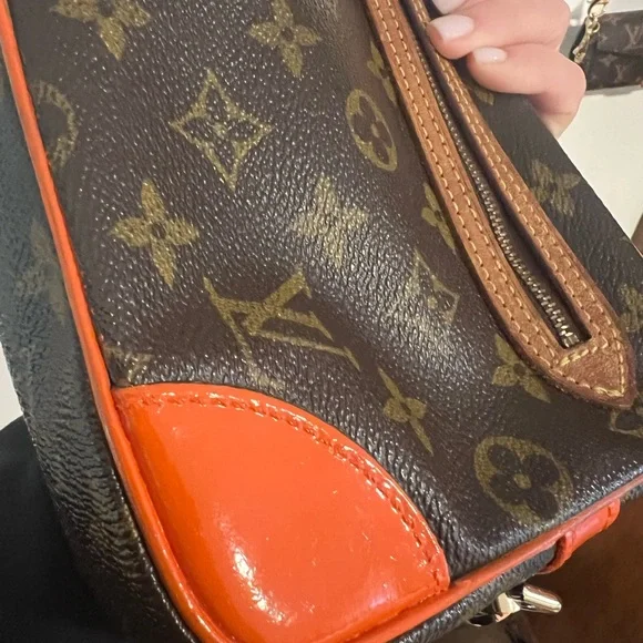 Louis Vuitton monogram 𝒻ℴ𝓇𝓂ℯ𝓇 clutch. - Picture 8 of 10